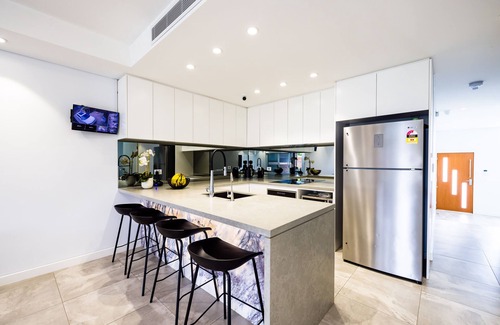 Yennora Casa | Modern 4 bedroom home, in quiet suburban street
