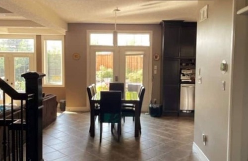 Township of Woolwich Casa | Modern 4 bedroom house with views to a farm.