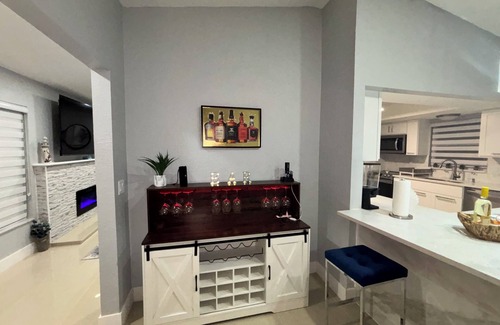 Lake Sarasota Casa | Modern 4-bedroom house with Heated Pool and Outdoor Firepit in Sarasota.