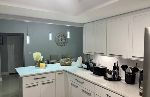 Lake Sarasota Casa | Modern 4-bedroom house with Heated Pool and Outdoor Firepit in Sarasota.