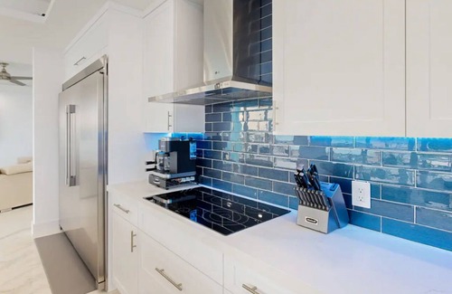 Key Largo Casa | Modern 4 bedroom Keys home “Salt Life” with a pool. This home is on the Canal.