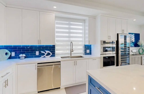 Key Largo Casa | Modern 4 bedroom Keys home “Salt Life” with a pool. This home is on the Canal.