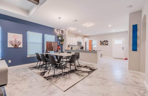 Cedar Crest Casa | Modern 4 Bedroom Near Downtown, Zoo, Uptown & More, with Hot Tub & Games