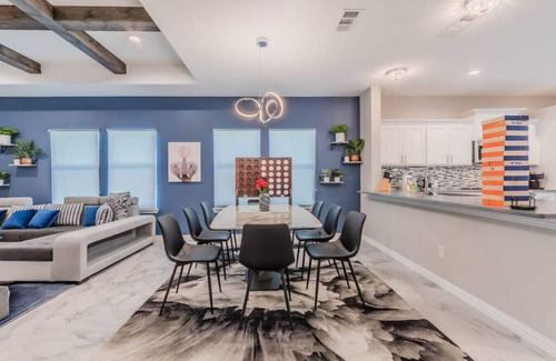 Cedar Crest Casa | Modern 4 Bedroom Near Downtown, Zoo, Uptown & More, with Hot Tub & Games