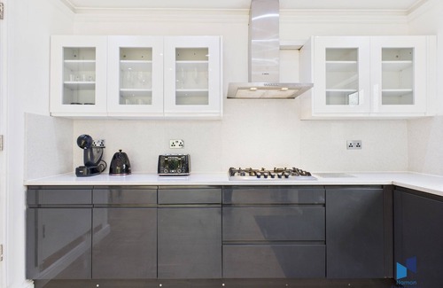 Coulsdon West Casa | Modern 4 Bedroom Spacious House with Garden and Free Parking