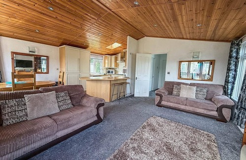 Hunstanton Cabina | Modern 4 berth lodge with decking at Manor Park in Hunstanton ref 23024W