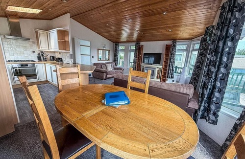 Hunstanton Cabina | Modern 4 berth lodge with decking at Manor Park in Hunstanton ref 23024W