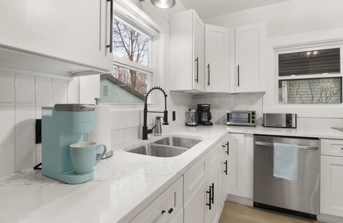 South Wedge Casa | Modern 4 BR/2 Bath House near University of Rochester
