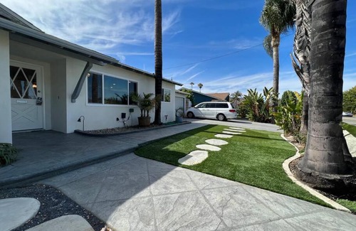 Casa Conejo Casa | Modern 4 King Beds, Beautiful Large Backyard, Golf, WFH, Long Stays, WI-FI, FWY, 25 mins to Beach