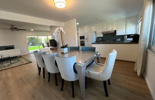 Casa Conejo Casa | Modern 4 King Beds, Beautiful Large Backyard, Golf, WFH, Long Stays, WI-FI, FWY, 25 mins to Beach