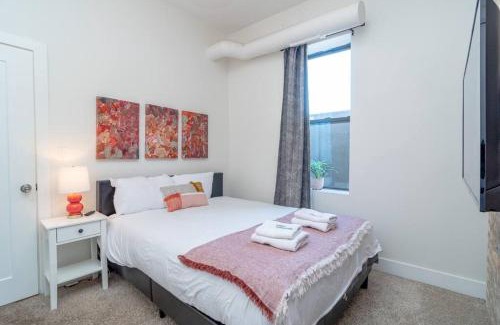 Near South Side Apartamento | Modern 420 friendly 3BR Apartment in State Street Near McCormick Place, Chinatown and Soldier Field