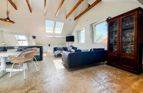Psie Pole Apartamento | Modern 4BD, 2 Balcony, Family & Work Haven! Near Park & Bus Stop