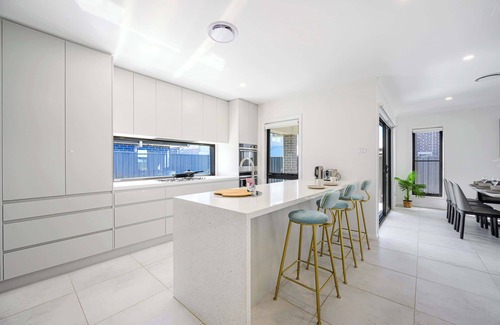 Denham Court Casa | Modern 4BD Family Retreat Near Leppington