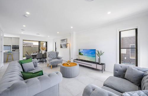Denham Court Casa | Modern 4BD Family Retreat Near Leppington
