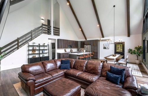Sunday River Area Casa | Modern 4BD Sunday River Chalet HotTub & GameRm