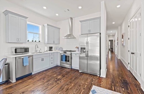 Dillard Casa | Modern 4BD w Pool | Driveway Parking |Large Outdoor