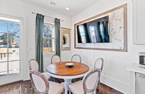 Dillard Casa | Modern 4BD w Pool | Driveway Parking |Large Outdoor