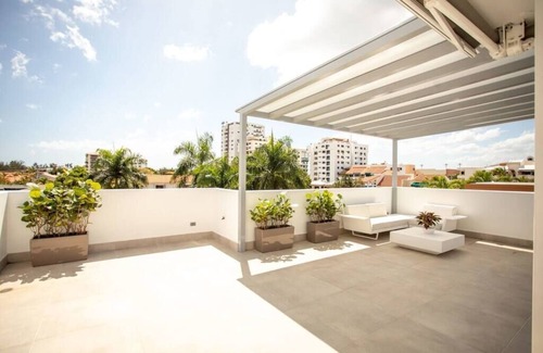 Helios del Oeste Casa | MODERN 4Bdr house w/ Jacuzzi, Terrace & BBQ at BV, Santo ...