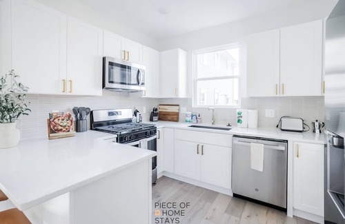 Roselawn Finance Casa | Modern 4Bed, 3 Baths 1st Floor King Bed by Oakley
