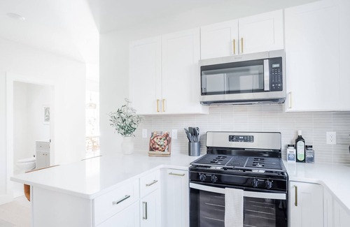 Roselawn Finance Casa | Modern 4Bed, 3 Baths 1st Floor King Bed by Oakley