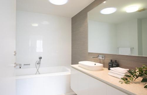 South Coogee Villa | Modern 4BR, 5Min Drive to Coogee