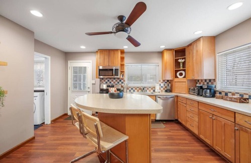 Clawson Casa | Modern 4BR Escape Near Downtown Clawson – Sleeps 8