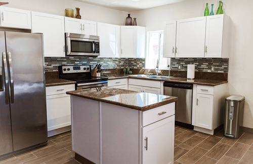 Menlo Park Casa | Modern 4BR Gem, Minutes to Downtown, 2 Primary Suites