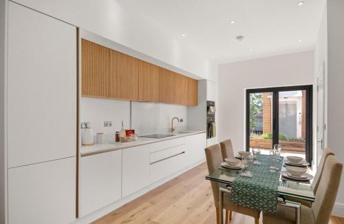 Coulsdon West Apartamento | Modern 4BR Home, Ideal for Long Stays & Relocation