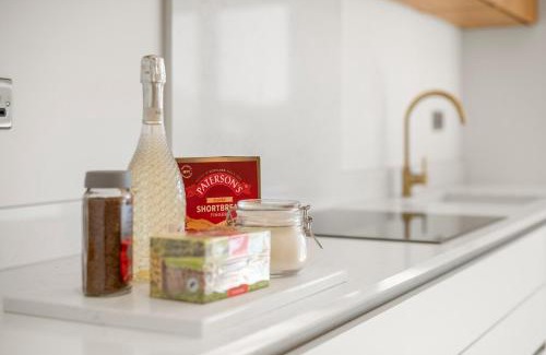 Coulsdon West Apartamento | Modern 4BR Home, Ideal for Long Stays & Relocation