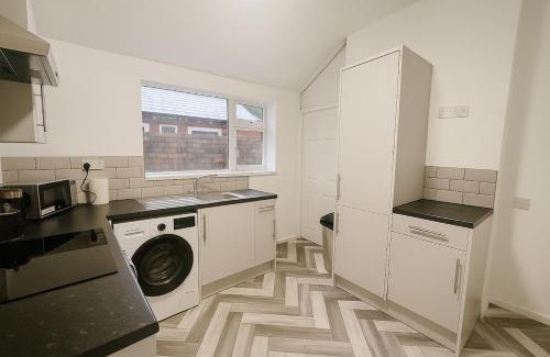 Cradley Apartamento | Modern 4BR Home in Dudley
