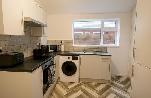 Cradley Apartamento | Modern 4BR Home in Dudley
