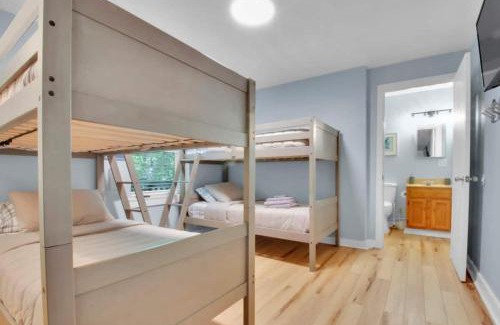 Bloomington Casa | Modern 4BR House in Bloomington