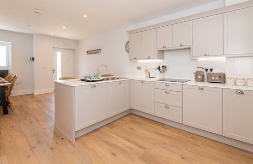 Reading Casa | Modern 4BR New Home near Biz Park & Station | Pass the Keys