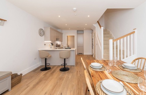 Reading Casa | Modern 4BR New Home near Biz Park & Station | Pass the Keys