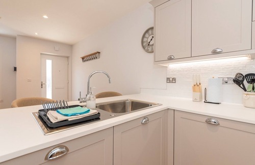 Reading Casa | Modern 4BR New Home near Biz Park & Station | Pass the Keys