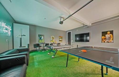 Charlotte Casa | Modern 4BR Retreat in Uptown!