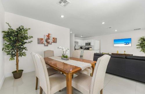 Coral Way Casa | Modern 4BR Retreat with Private Pool - Near Brickell