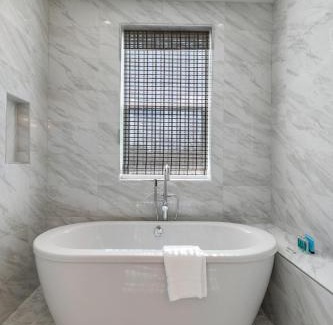Mid-City Casa | Modern 4BR Townhouse in Bienville Villas