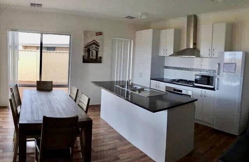 Webberton Casa | Modern 4x2 fully selfcontained House