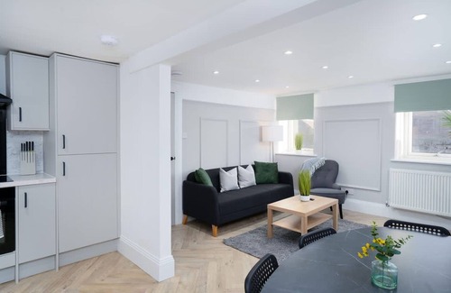 Galashiels Apartamento | Modern 5 Bed-2 Bath Apartment