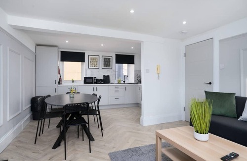 Galashiels Apartamento | Modern 5 Bed-2 Bath Apartment