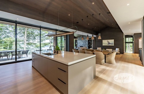 Port Carling Cabaña | Modern 5 bed 7 bath cottage on Lake Rosseau with boathouse!