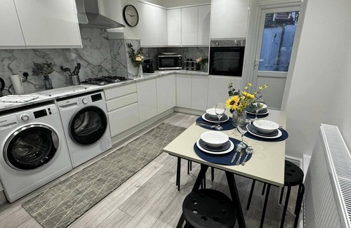 Canning Town North Casa | Modern 5 Bed near ExCel - Big Ben with FAST WI FI
