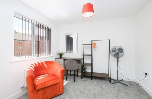 Aylesbury Casa | Modern 5 Bedroom 3 Bathroom Serviced House Aylesbury with parking