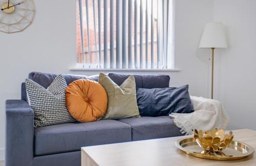 Aylesbury Casa | Modern 5 Bedroom 3 Bathroom Serviced House Aylesbury with Parking By 360Stays