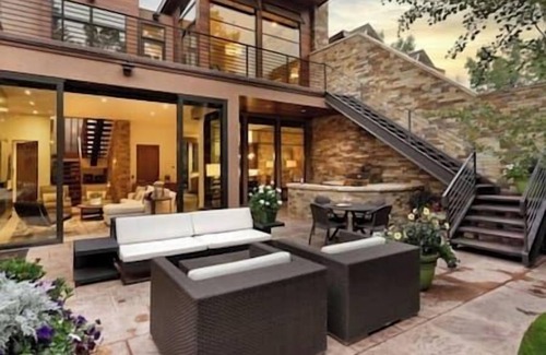 Knollwood Casa | Modern 5 Bedroom Aspen Core, Walt to Everything!