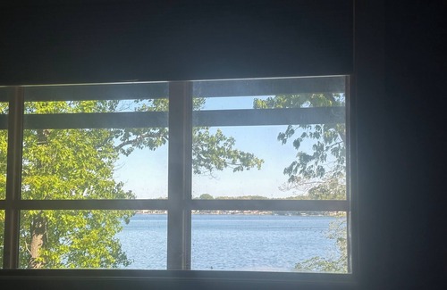 Sister Lakes Casa | Modern 5-BR home on Magician lake - space for family fun, swimming & sunsets