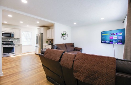 Lynchburg Casa | Modern 5 BR Retreat Minutes from LU