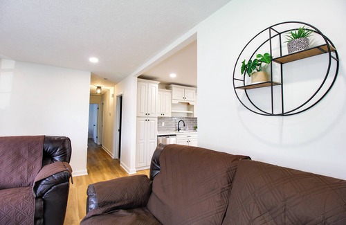 Lynchburg Casa | Modern 5 BR Retreat Minutes from LU