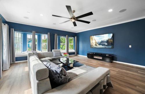 Pecan Valley Casa | Modern 5 BR with Pool and Games